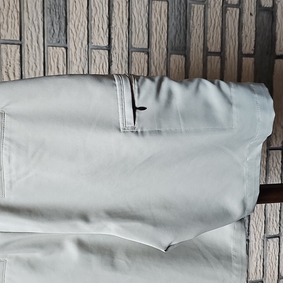 Izod Golf Shorts Sz 33 Khaki Color Performx Golf - Picture 5 of 9